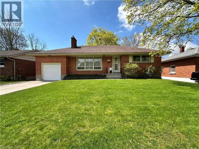 130 GARDINER Avenue E Dunnville Ontario, N1A 1A8 - 2 Bedrooms Home For Sale