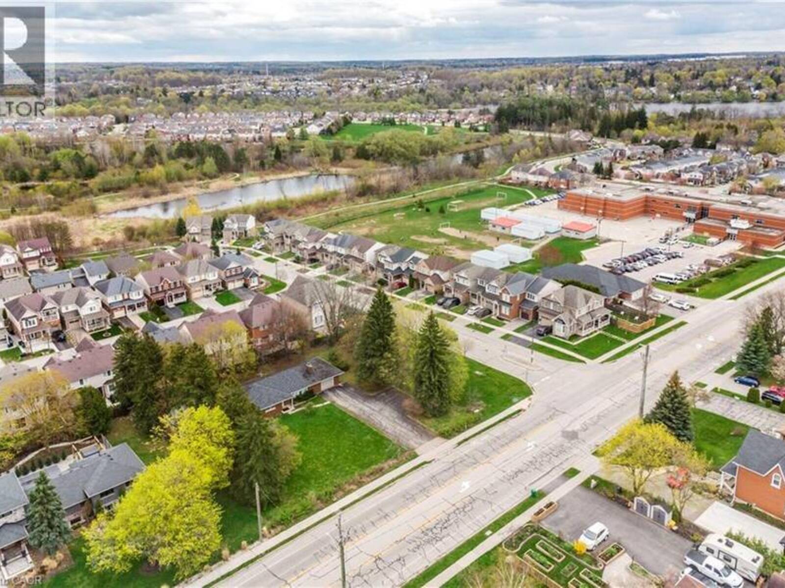 355 GUELPH Avenue, Cambridge, Ontario N3C 2V3