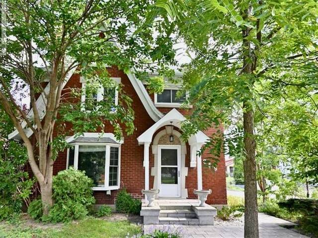 859 QUEEN'S Boulevard Kitchener Ontario, N2M 1A6 - 3 Bedrooms Home For Sale