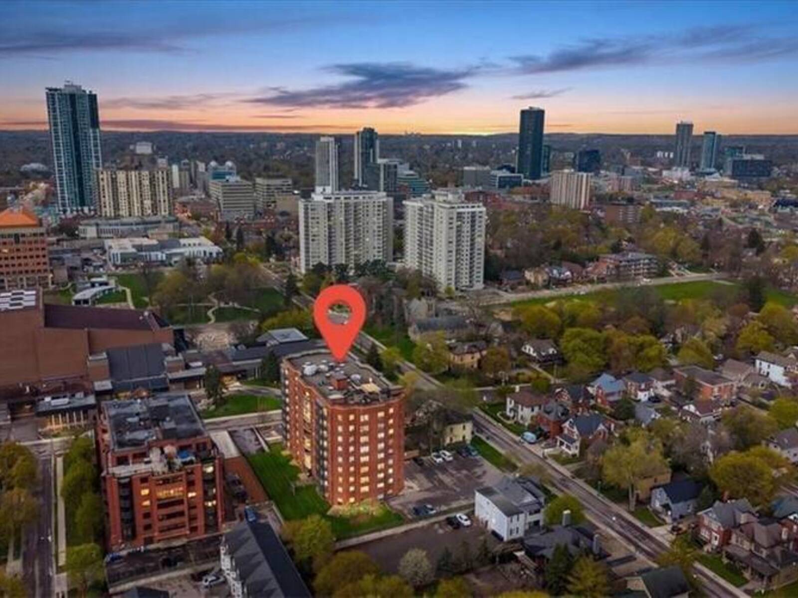 10 ELLEN Street E Unit# 808, Kitchener, Ontario N2H 6R8