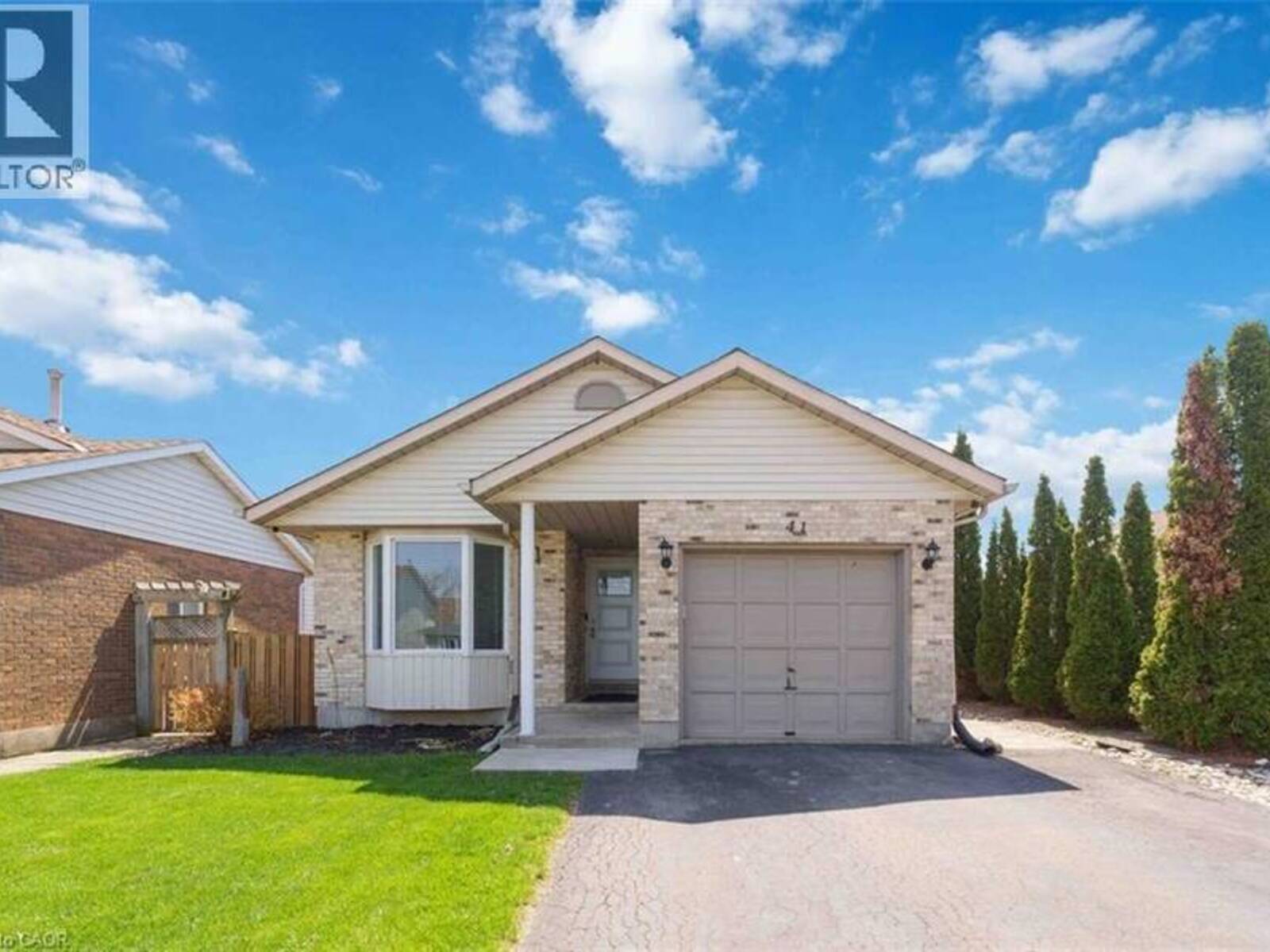 41 EASTWOOD Drive, Welland, Ontario L3C 6W1
