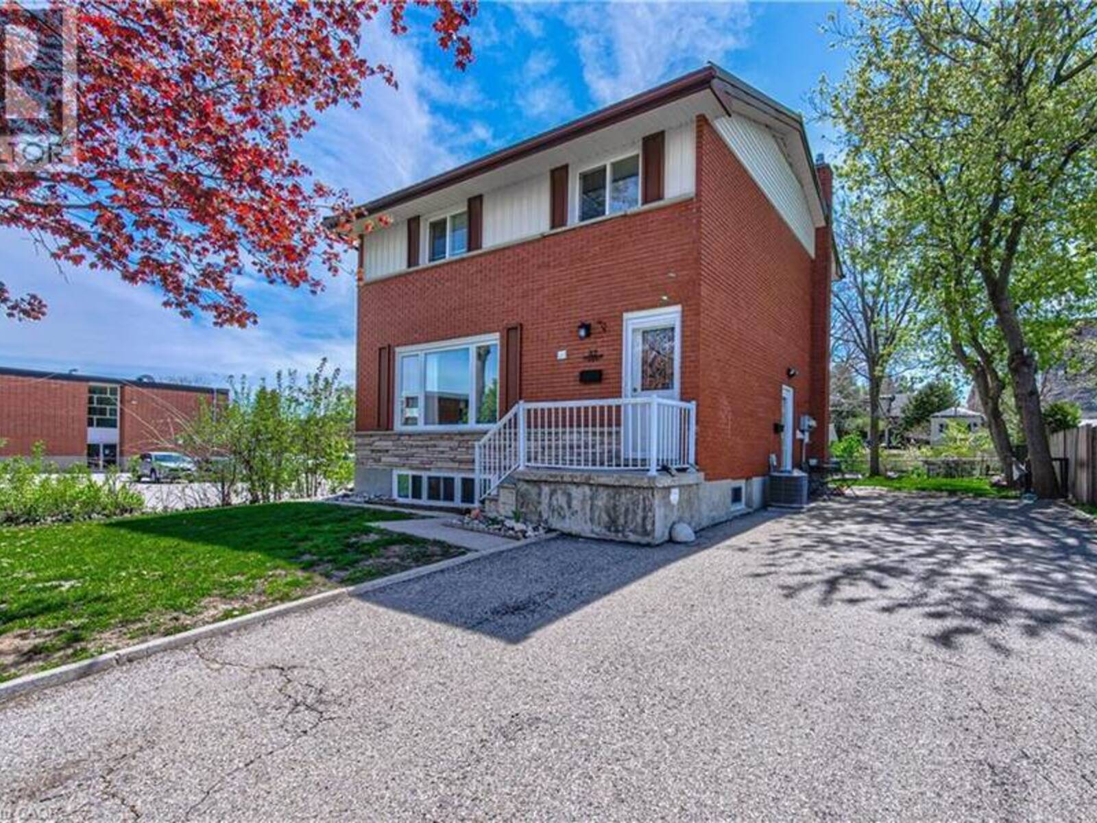 37 GOTTSCHEER Court, Kitchener, Ontario N2M 3L3