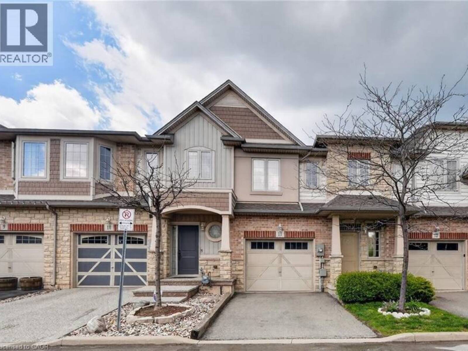 8 LAKELAWN Road Unit# 11, Grimsby, Ontario L3M 0G1