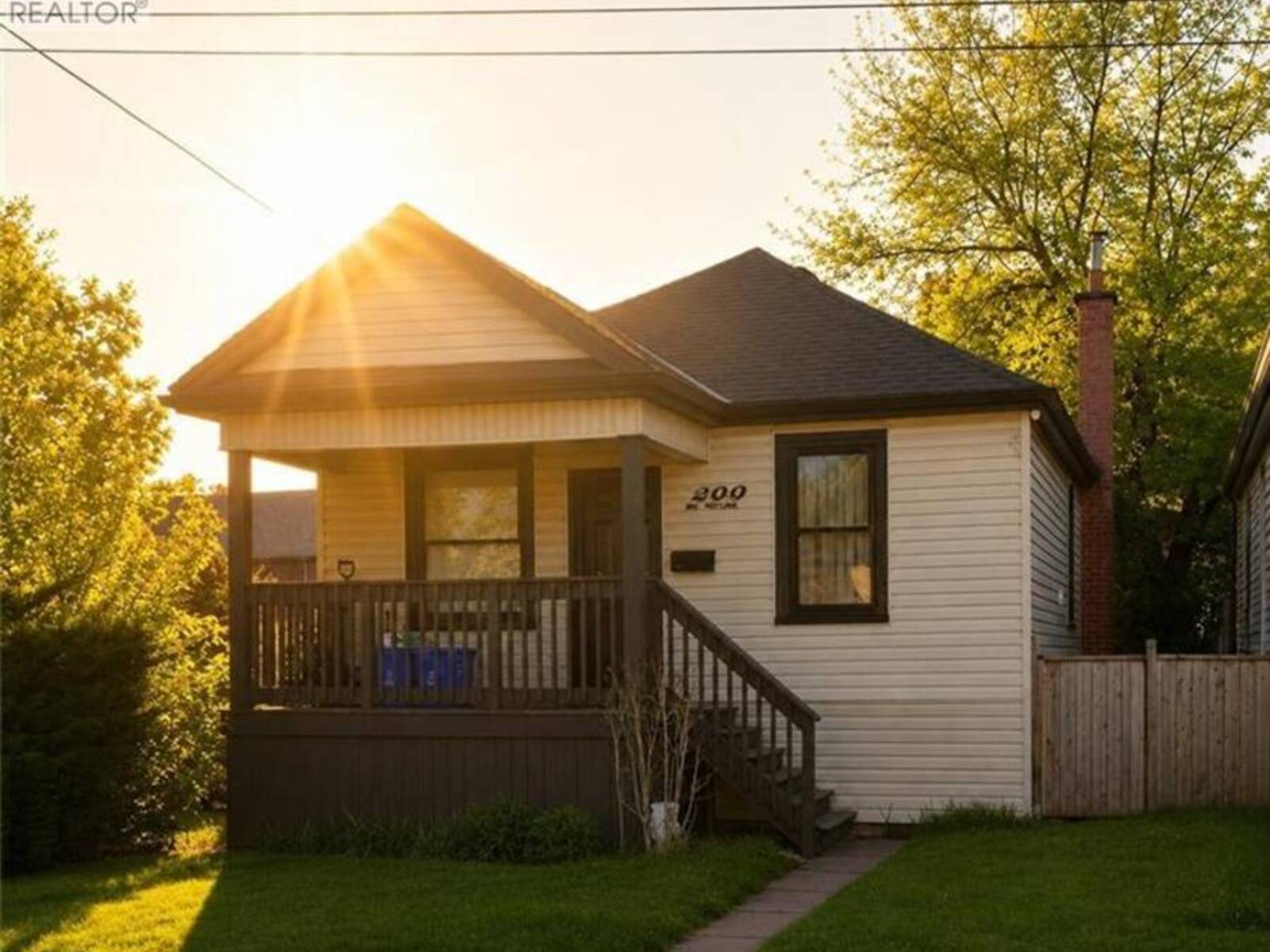 222 KENSINGTON Avenue N, Hamilton, Ontario L8L 7N7