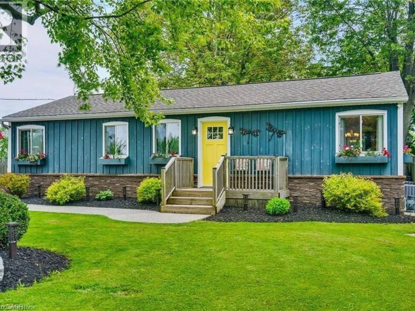 8 BEACH Road, Lowbanks, Ontario N0A 1K0