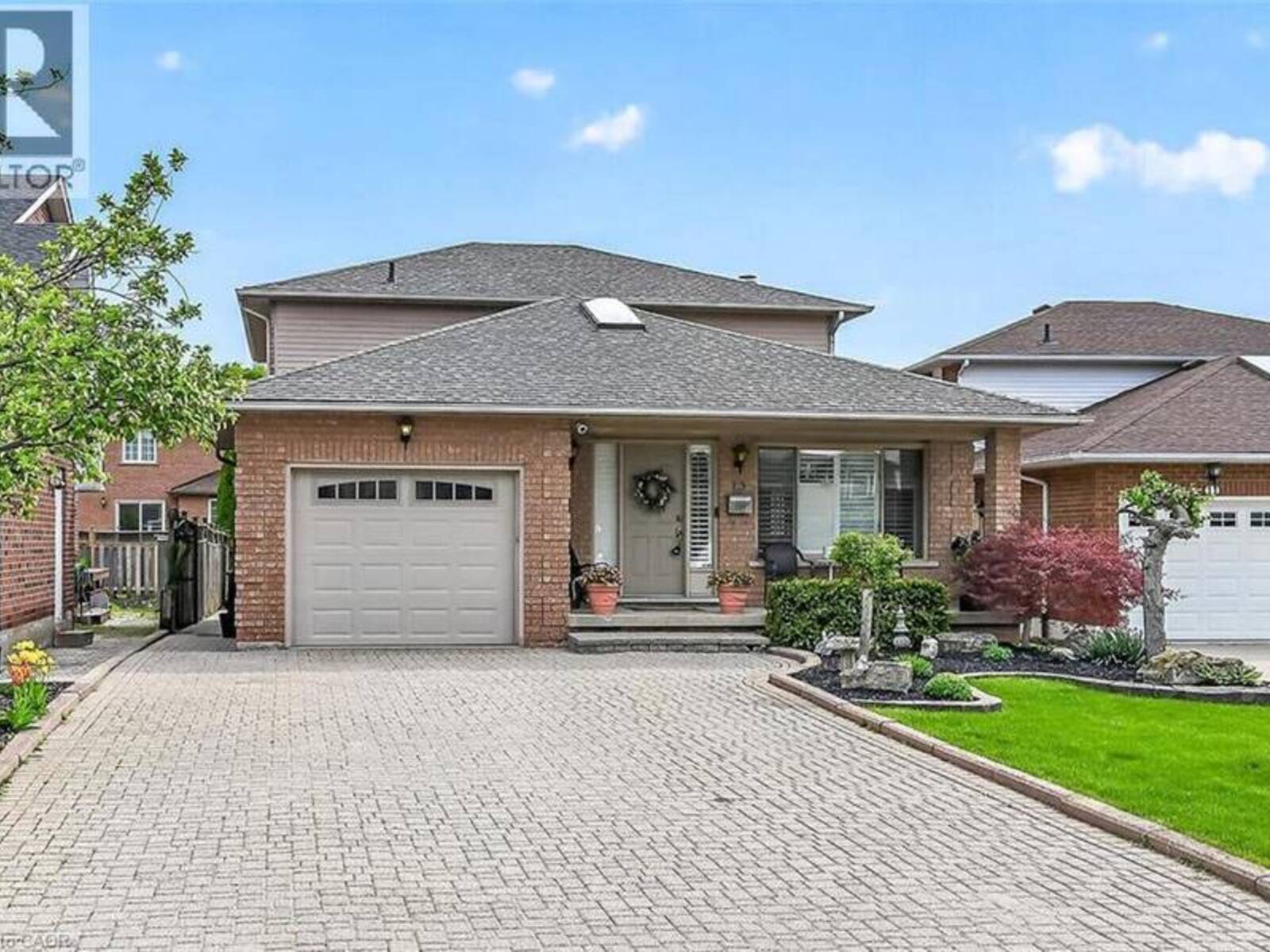 15 GABRIELE Court, Hamilton, Ontario L8G 5C4
