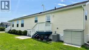 4 CRICKLEWOOD Crescent | Selkirk Ontario | Slide Image Seven