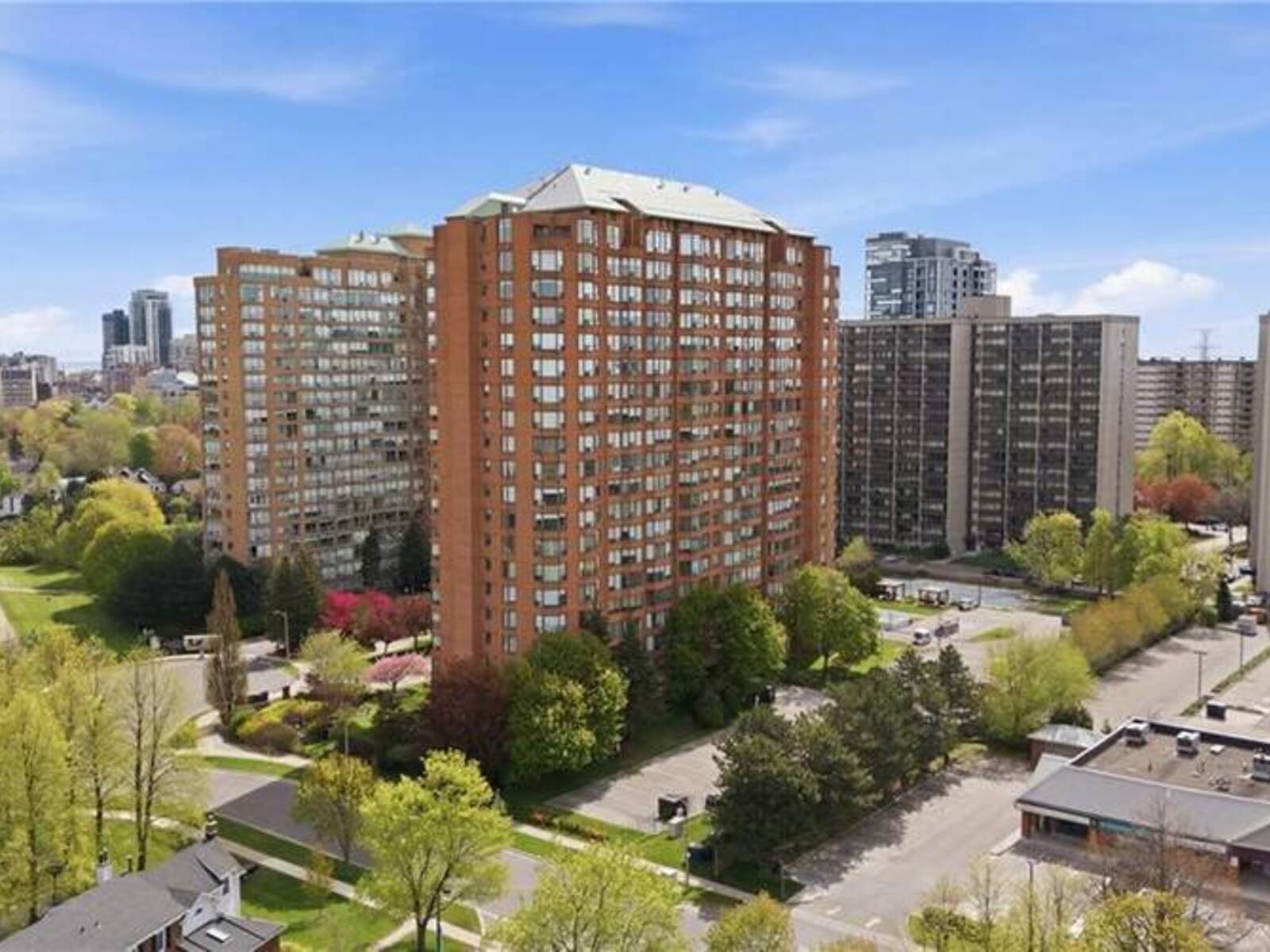 1270 MAPLE CROSSING Boulevard Unit# 208, Burlington, Ontario L7S 2J3