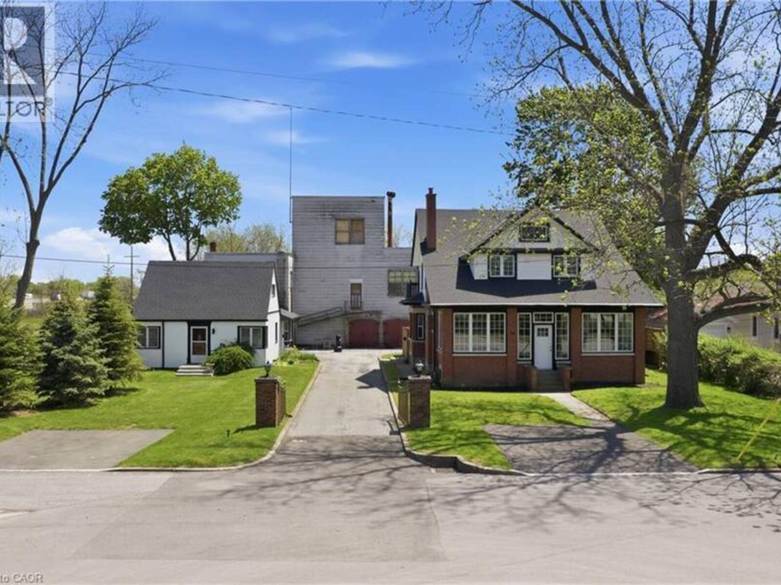 50-52 & 54 PARK Road N, Grimsby, Ontario L3M 2P3