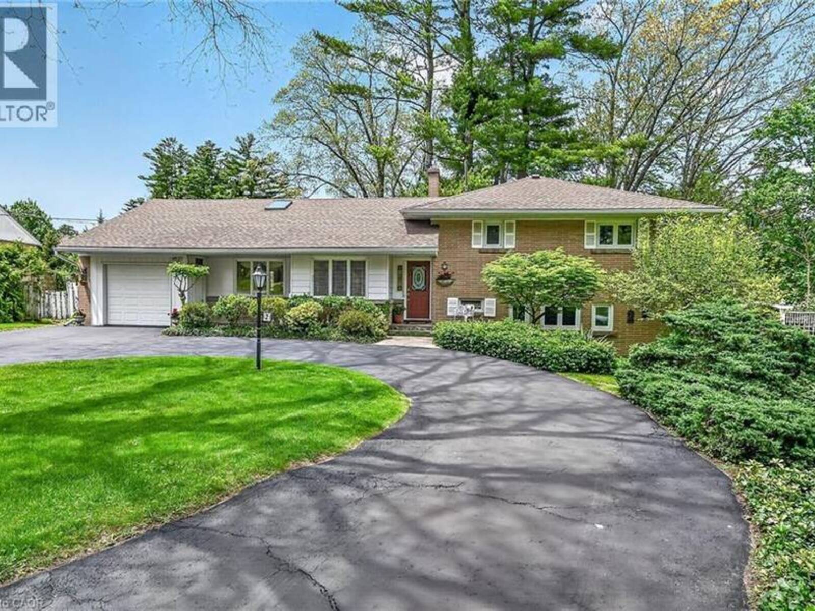 2 SUMMIT Circle, Simcoe, Ontario N3Y 3K8