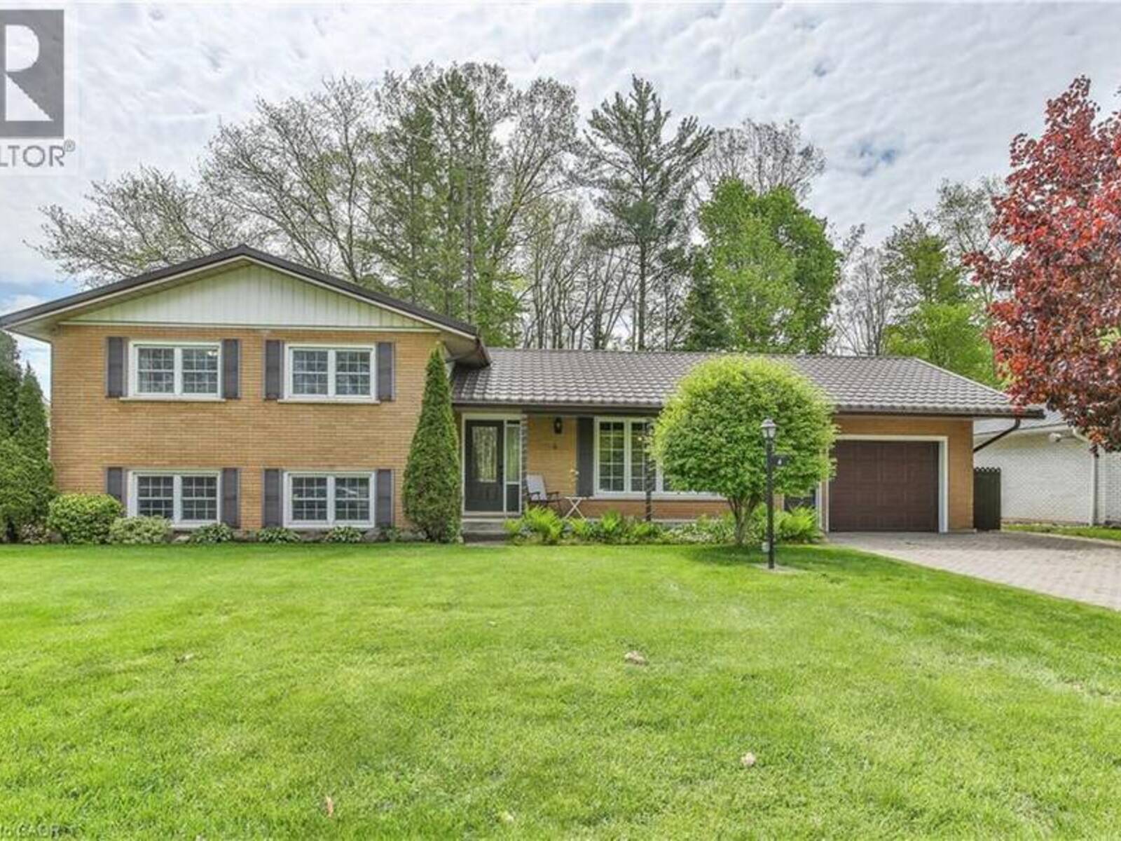 4 HIGHLAND Drive, Tillsonburg, Ontario N4G 2E9