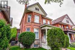 18 FAIRLEIGH Crescent | Hamilton Ontario | Slide Image Two