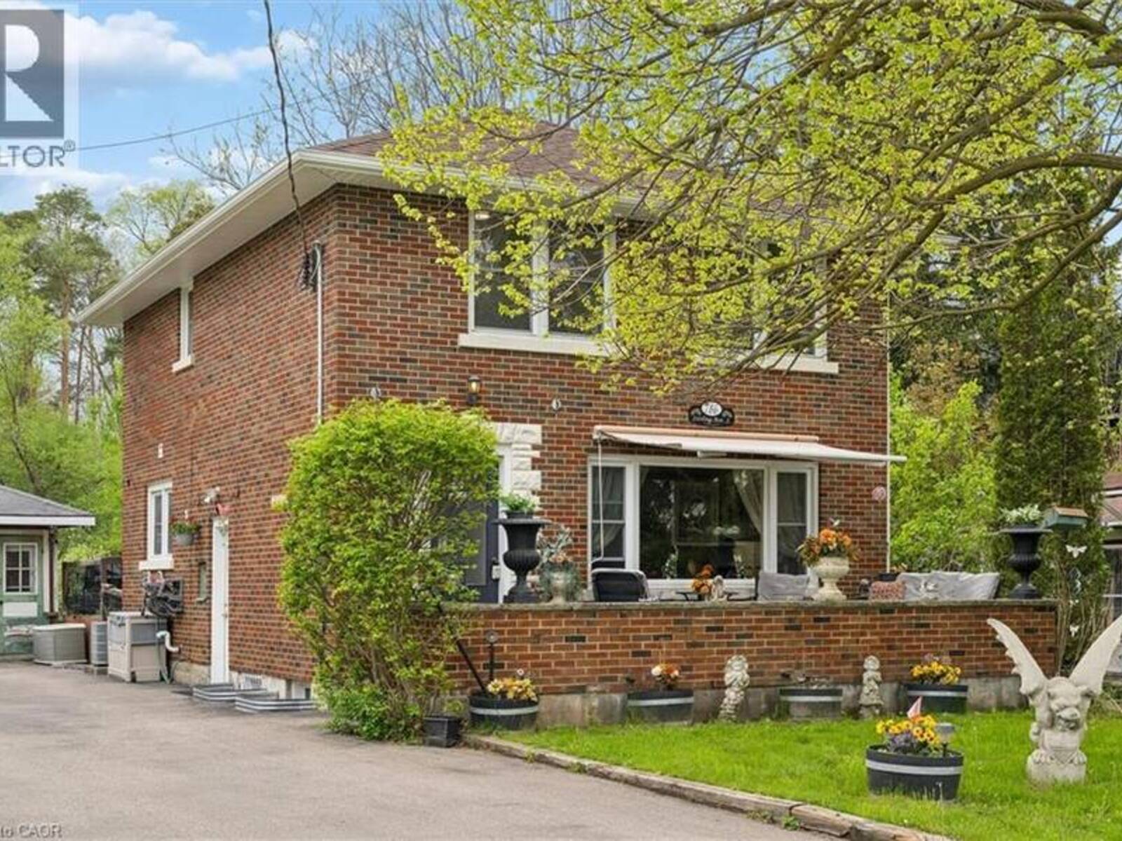 786 S STIRLING Avenue S, Kitchener, Ontario N2M 3K3