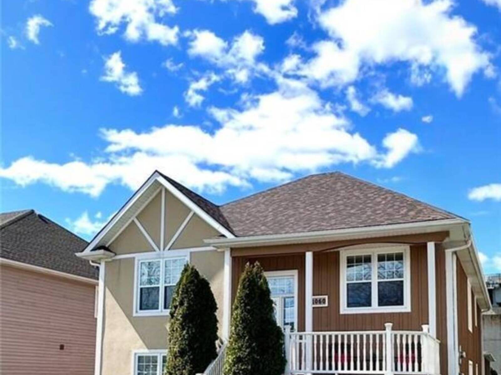1060 BEACH Boulevard, Hamilton, Ontario L8H 6Z4