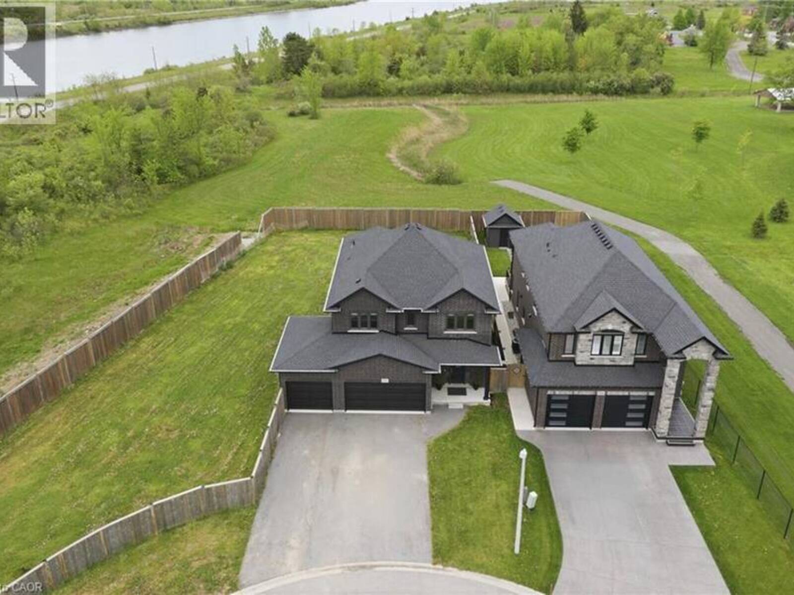374 VIGER Drive S, Welland, Ontario L3B 0E2