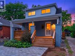 304 PARK Street Dundas Ontario, L9H 1Y9