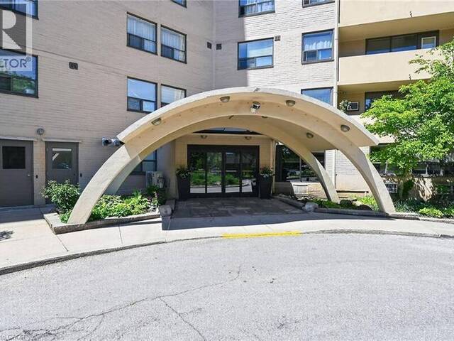700 DYNES Road Unit# 101 Burlington Ontario, L7N 3M2 - 3 Bedrooms Condo For Sale