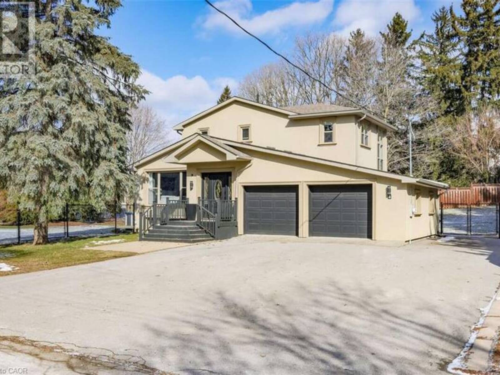 4 PETER Street, Hamilton, Ontario L8B 0Z4