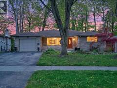 217 PINEGROVE Crescent Waterloo Ontario, N2L 4V2