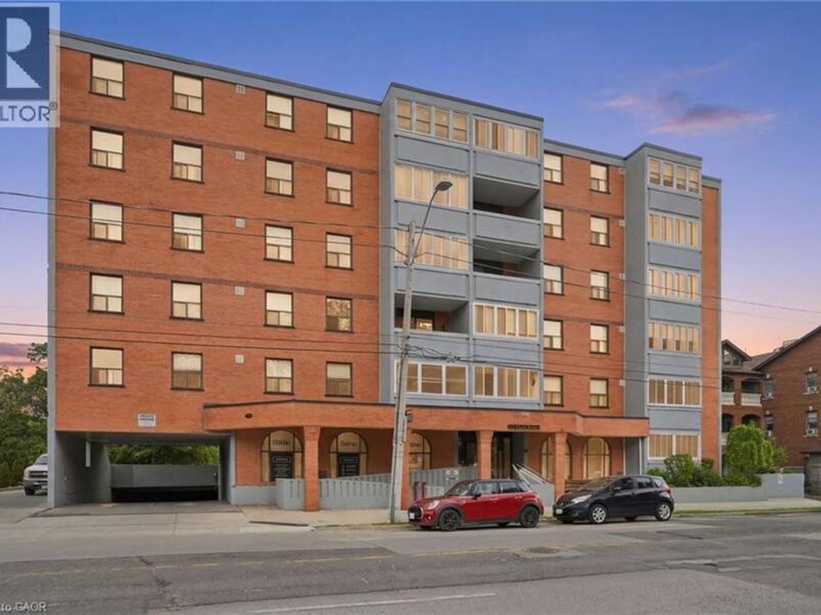 23 MAIN Street Unit# 404, Dundas, Ontario L9H 2P7