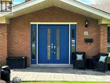81 THOMSON Drive | Waterdown Ontario | Slide Image Four