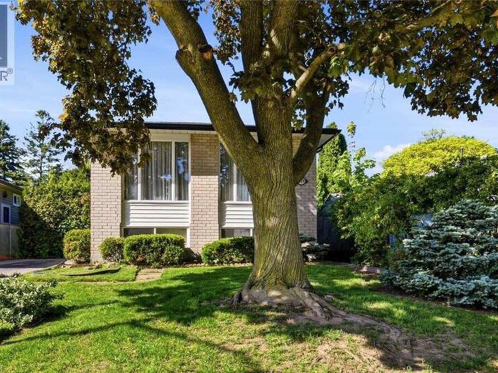 450 BRIGADOON Drive, Hamilton, Ontario L9C 6E4