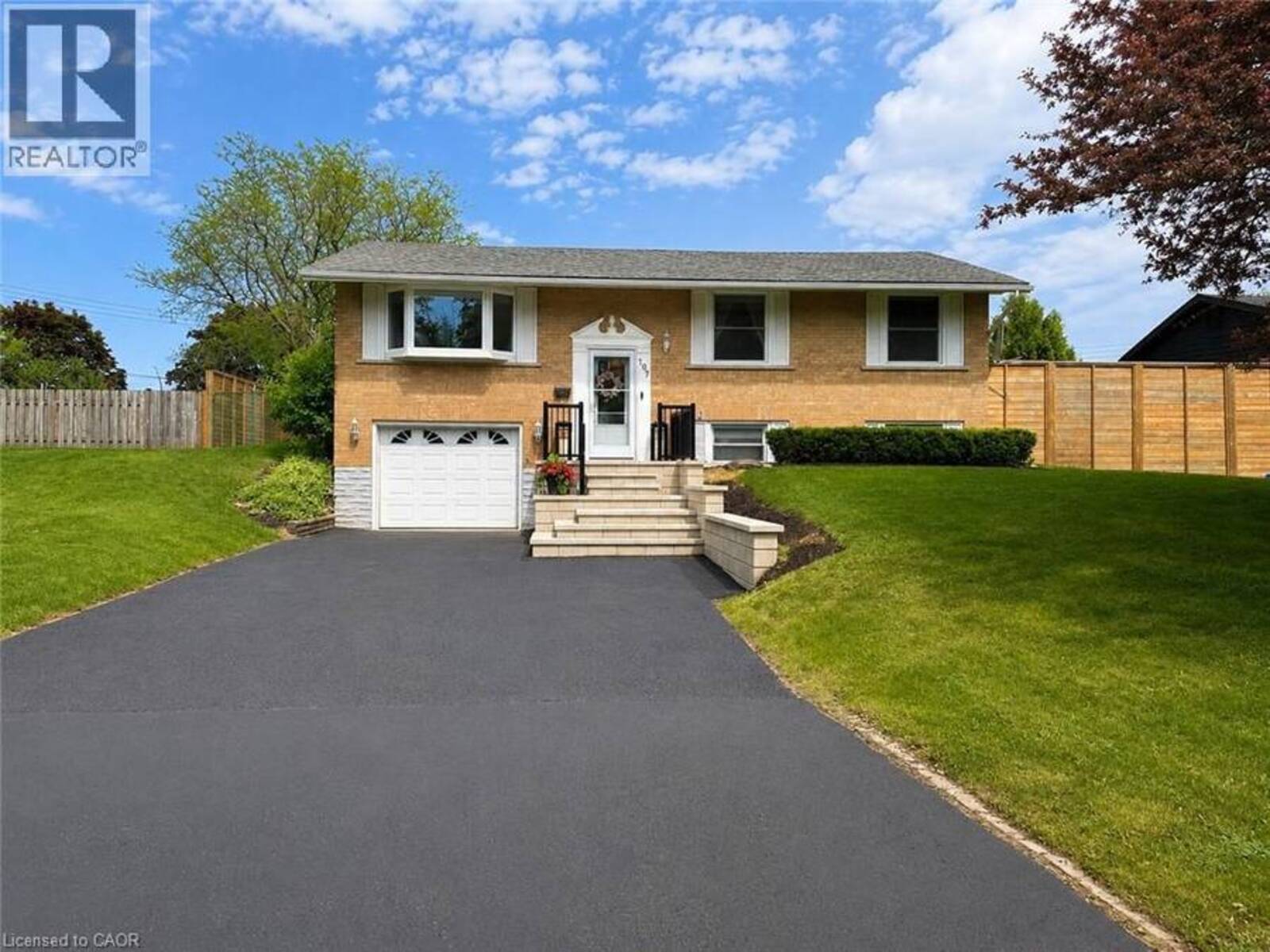 107 ROSSLINN Road, Cambridge, Ontario N1S 3K3