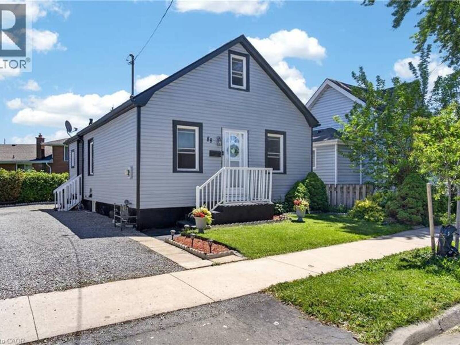 88 PAGE Street, St. Catharines, Ontario L2R 4A9
