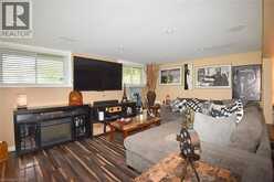 18 DENNIS Avenue | Waterdown Ontario | Slide Image Twelve