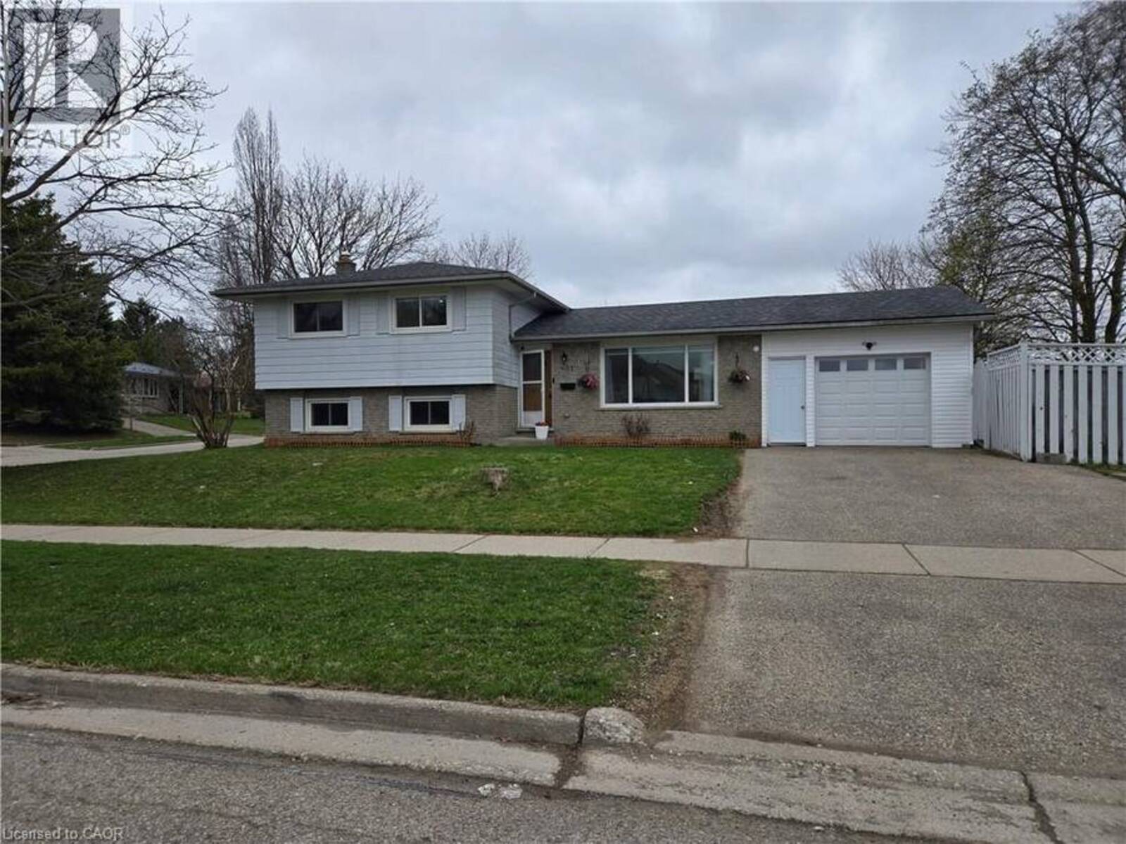 261 OVERLEA Drive, Kitchener, Ontario N2M 1T7
