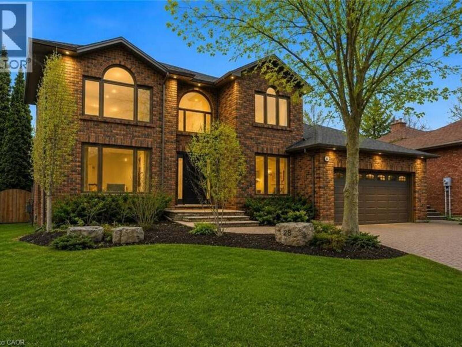 28 DEERVIEW Avenue, Ancaster, Ontario L9G 4R8