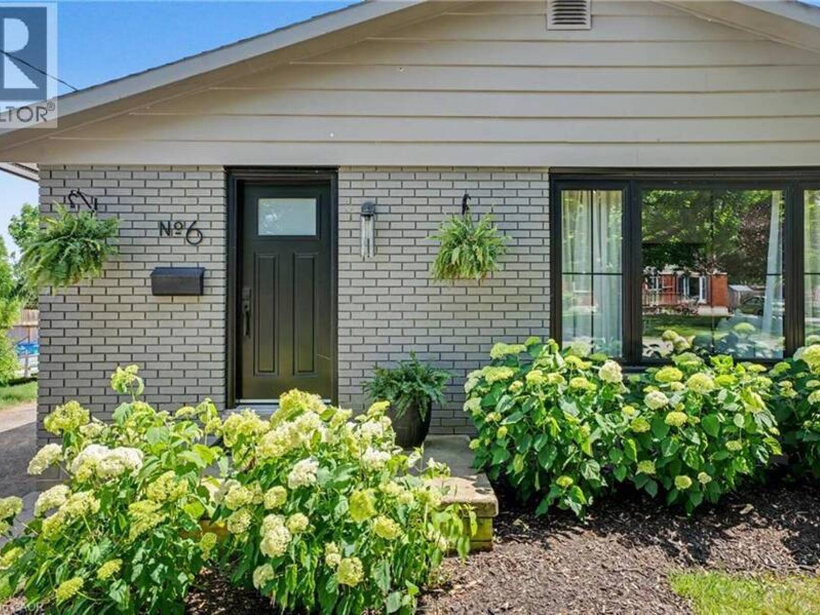 6 MCCAMMON Street, Paris, Ontario N3L 1V9
