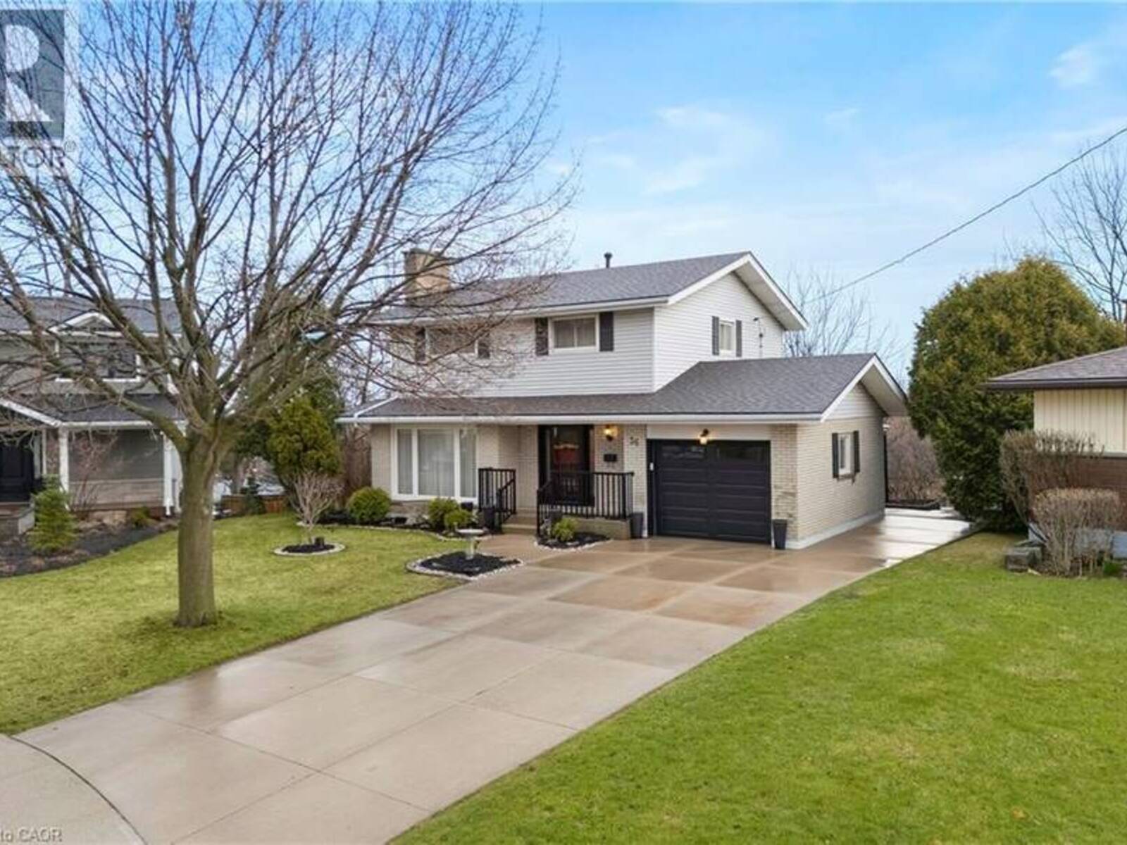 36 BUCKINGHAM Drive, Hamilton, Ontario L9C 2G5