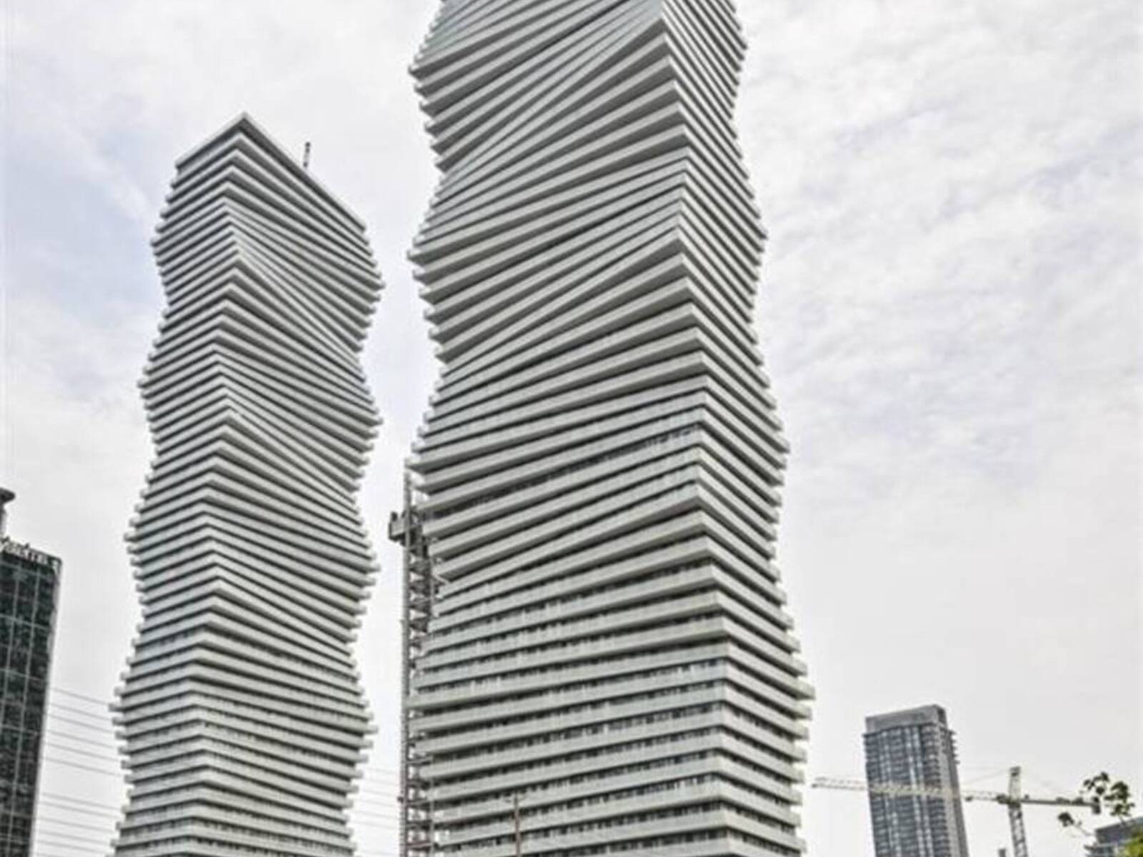3900 CONFEDERATION Parkway Unit# 2408, Mississauga, Ontario L5B 0M3