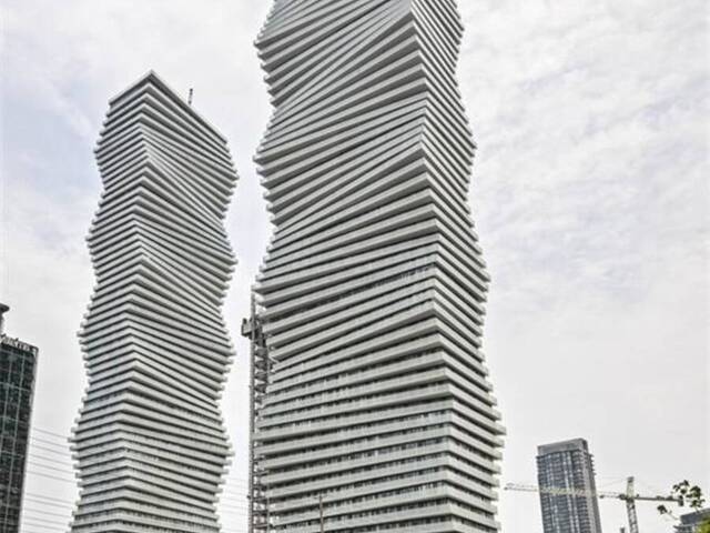 3900 CONFEDERATION Parkway Unit# 2408 Mississauga Ontario, L5B 0M3 - 2 Bedrooms Condo For Sale