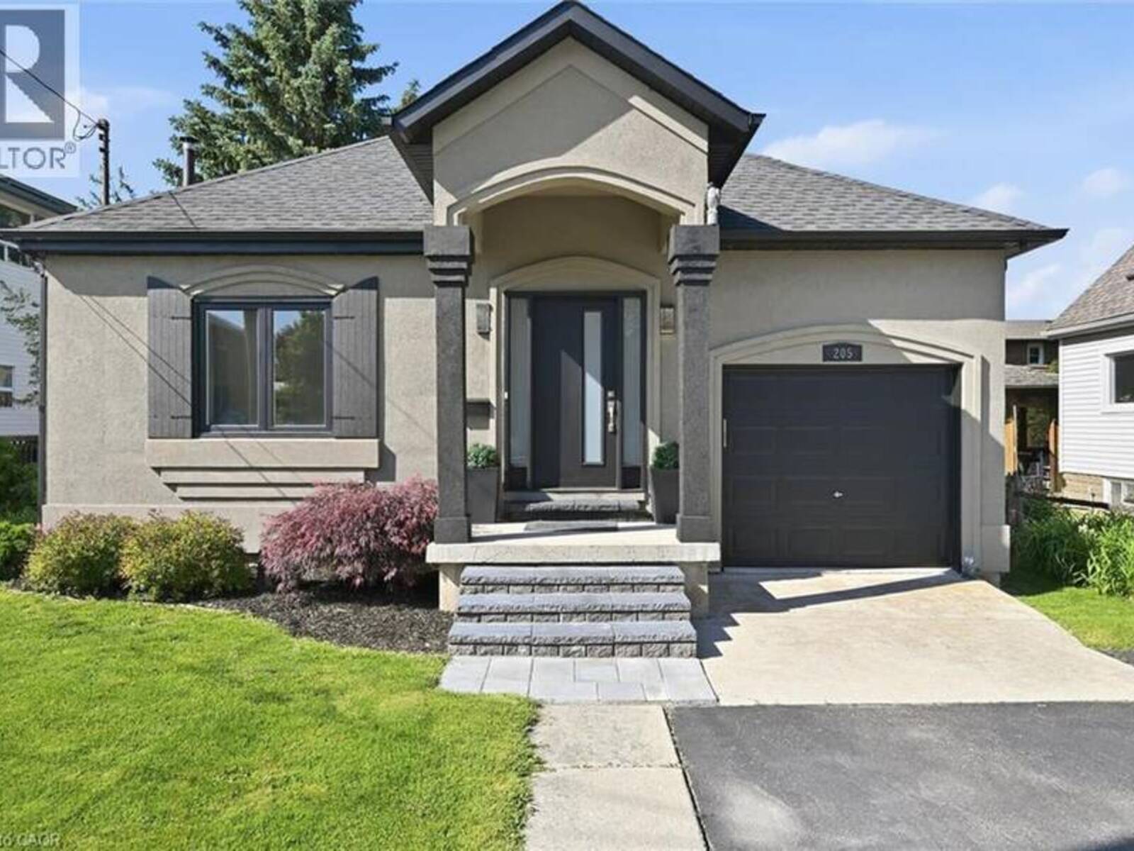 205 DUMBARTON Avenue, Hamilton, Ontario L8K 5C2