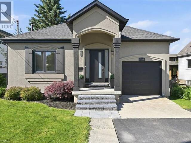 205 DUMBARTON Avenue Hamilton Ontario, L8K 5C2 - 3 Bedrooms Home For Sale