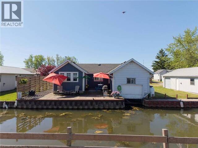 44 ERIE Boulevard Port Rowan Ontario, N0E 1M0 - 2 Bedrooms Waterfront Home For sale