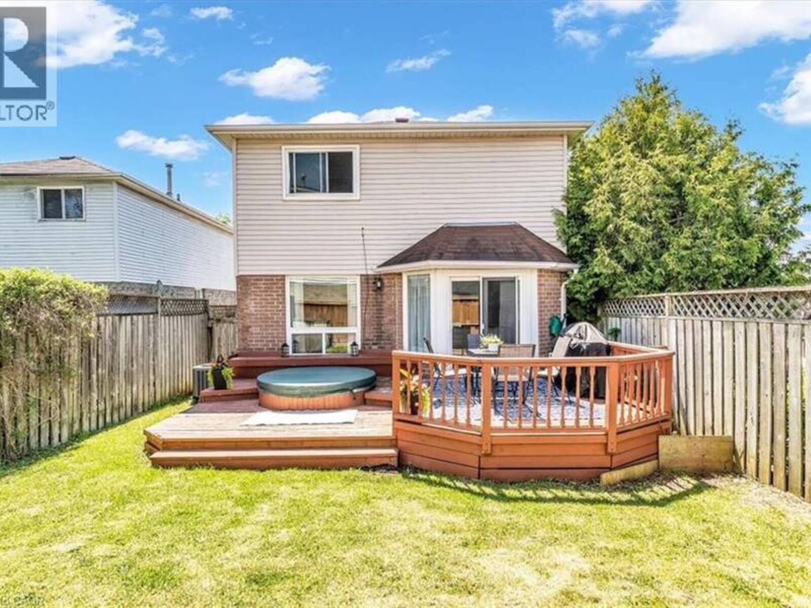 732 BENNETT Crescent, Oshawa, Ontario L1K 1T6
