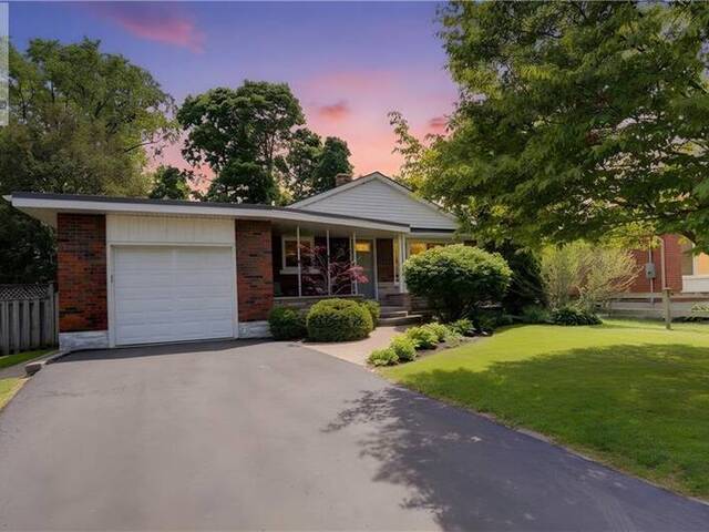 71 PINECREST Drive Kitchener Ontario, N2A 2G6 - 4 Bedrooms Home For Sale