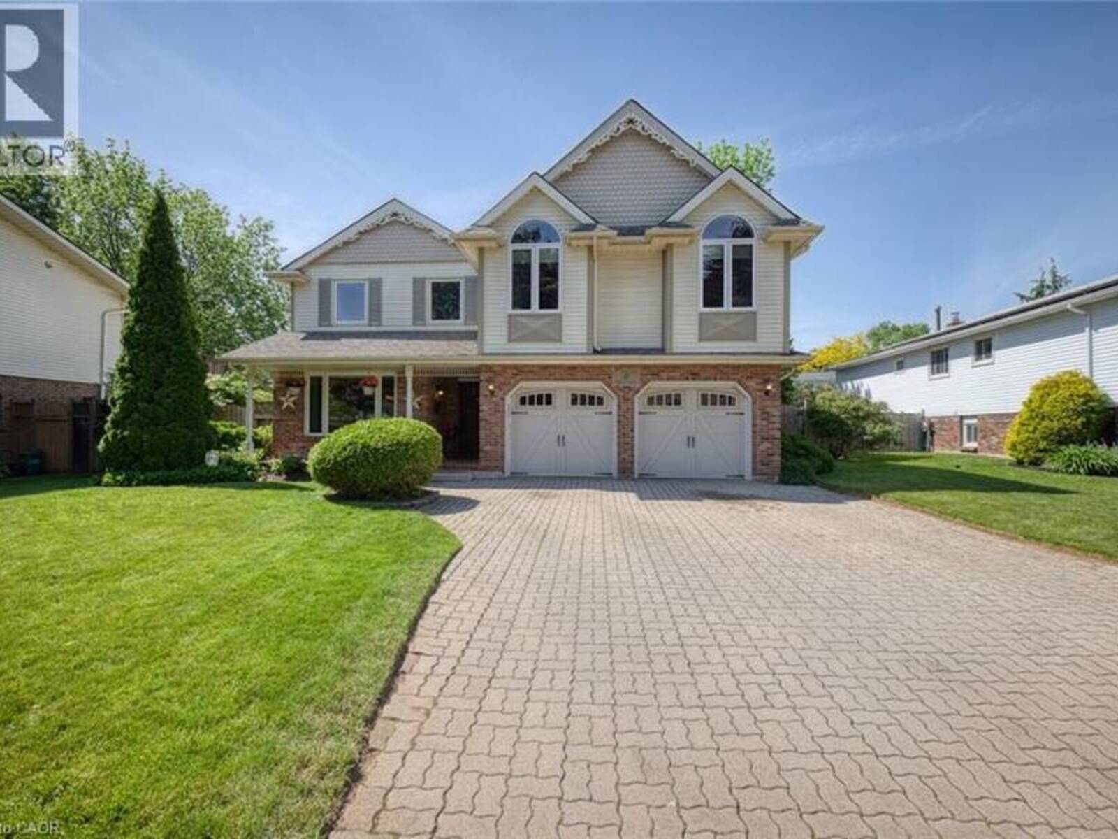 8 CHEVAL Drive, Grimsby, Ontario L3M 4P9