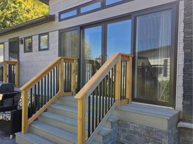 22220 CHARING CROSS Road Unit# 30 Chatham Ontario, N7M 5V8 - 1 Bedroom Home For Sale