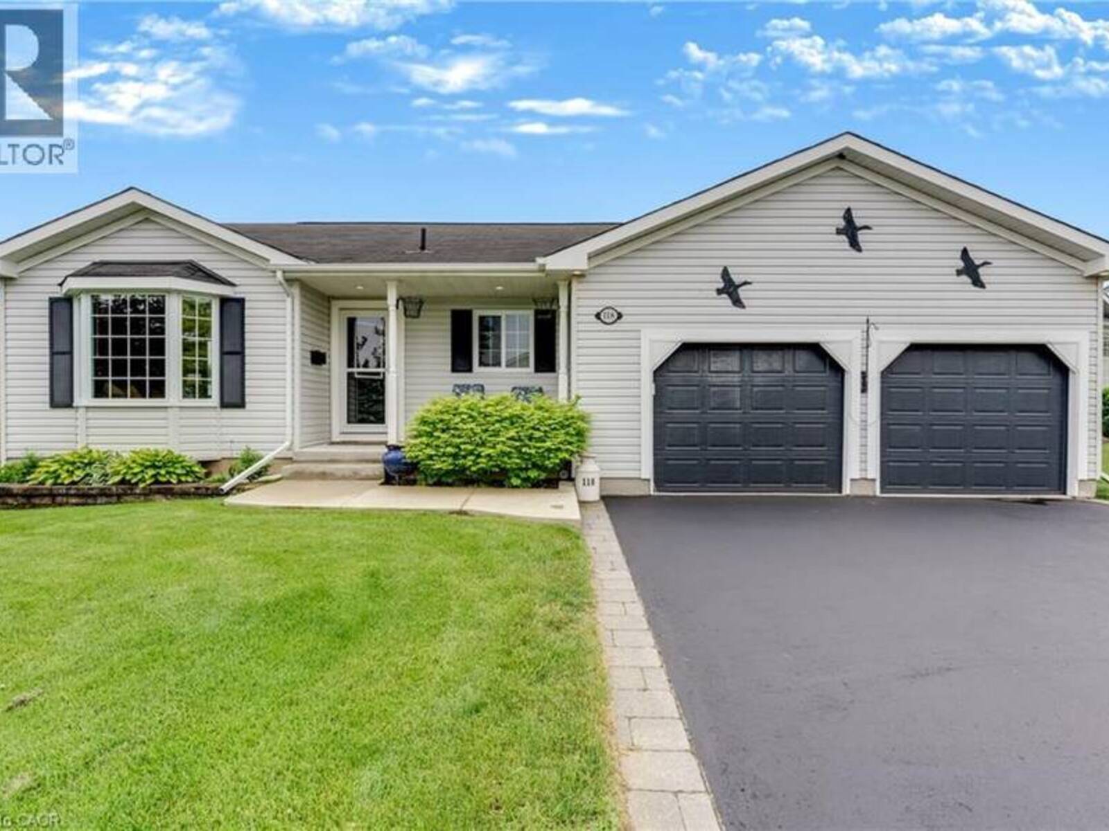118 CRUMLIN Lane, Hamilton, Ontario L8B 1A5