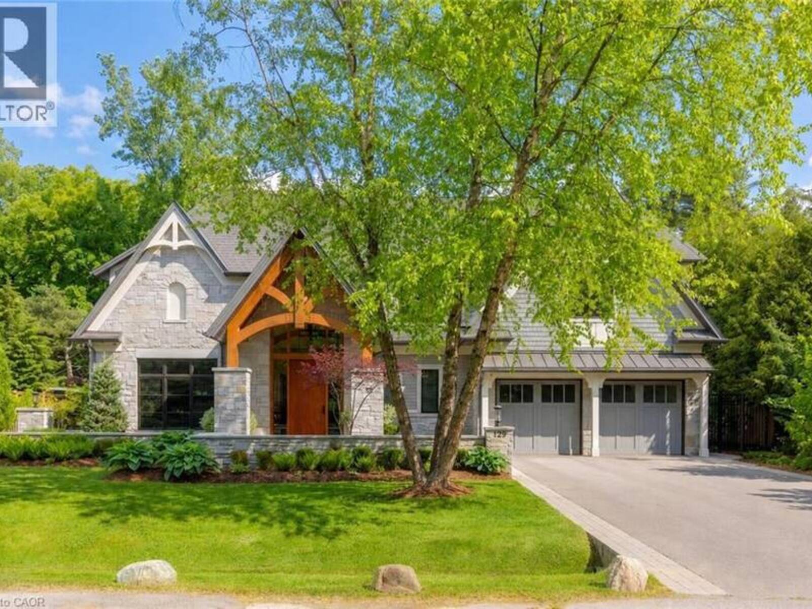129 WOLFDALE Avenue, Oakville, Ontario L6L 4R9