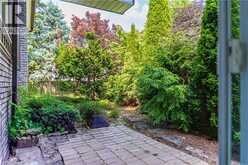 2390 SINCLAIR Circle | Burlington Ontario | Slide Image Three