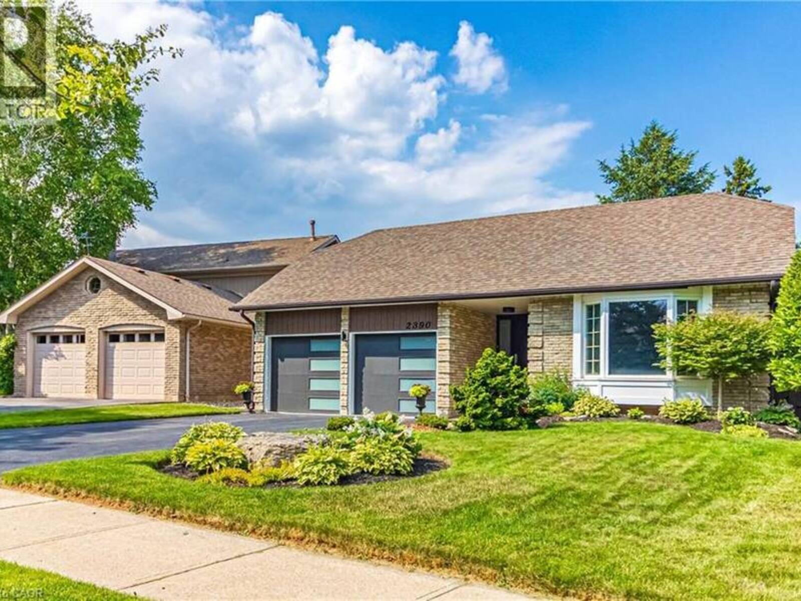 2390 SINCLAIR Circle, Burlington, Ontario L7P 3C3