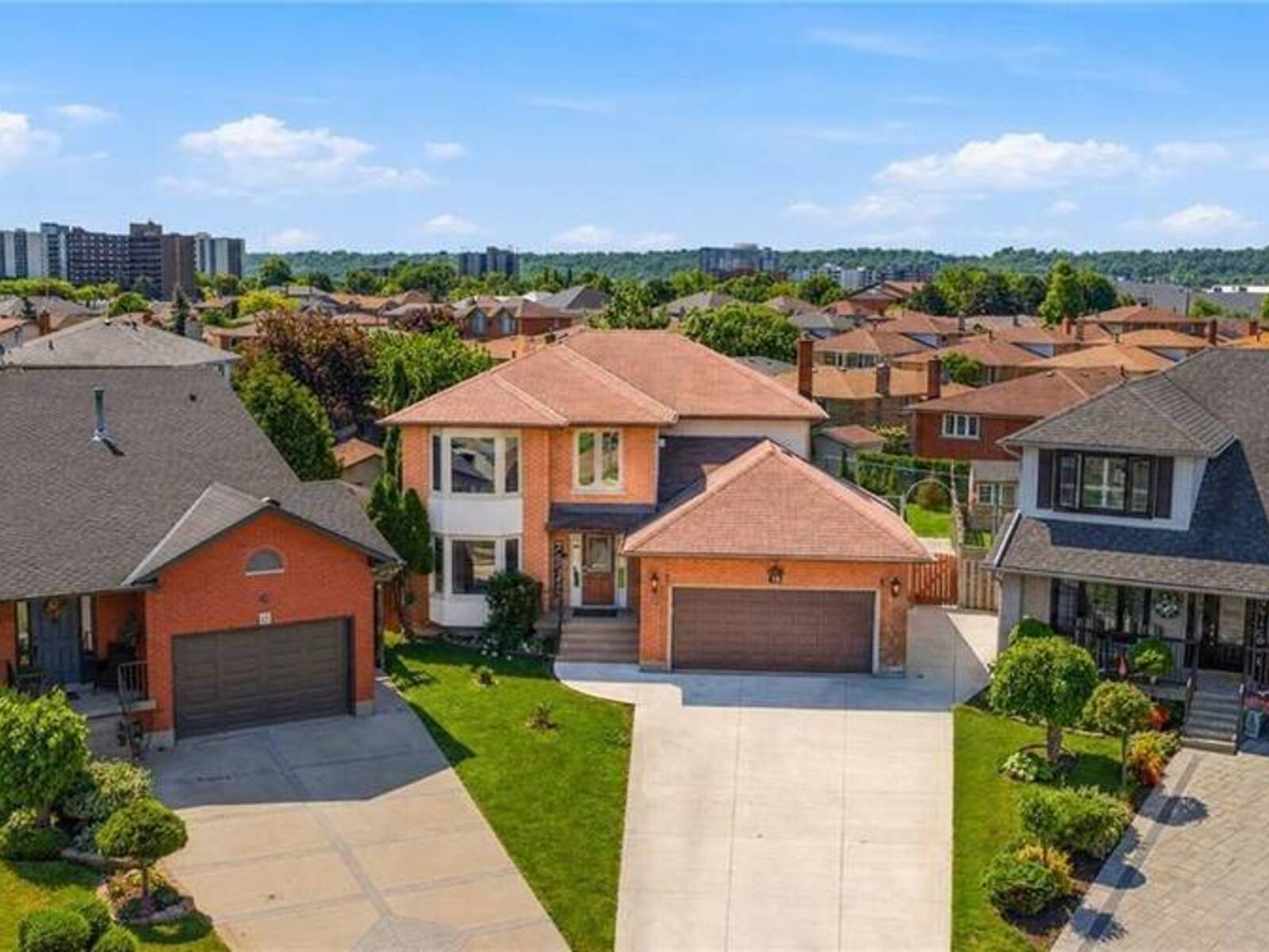 15 TALIA Court, Hamilton, Ontario L6E 4X8