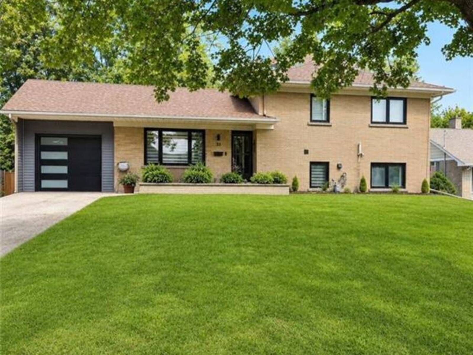 33 TYRELL Street, Simcoe, Ontario N3Y 2H2