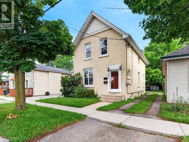 221 GRAND RIVER Avenue Brantford Ontario, N3T 4Y3 - 4 Bedrooms Home For Sale