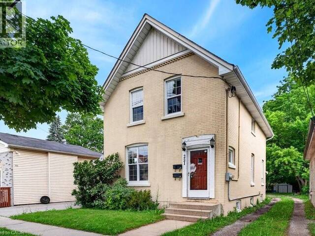 221 GRAND RIVER Avenue Brantford Ontario, N3T 4Y3 - 4 Bedrooms Home For Sale